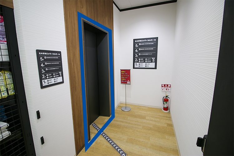 ③エレベーターで4Fへお上がり下さい